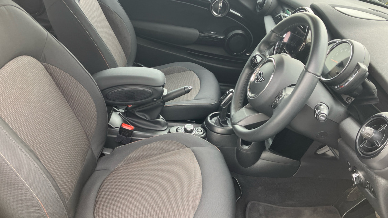 MINI Hatchback 1.5 Cooper Classic 3dr Auto Petrol Hatchback